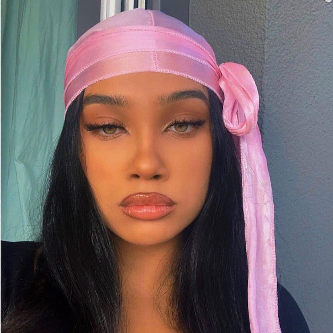 durag femme fleur dorée main image 0