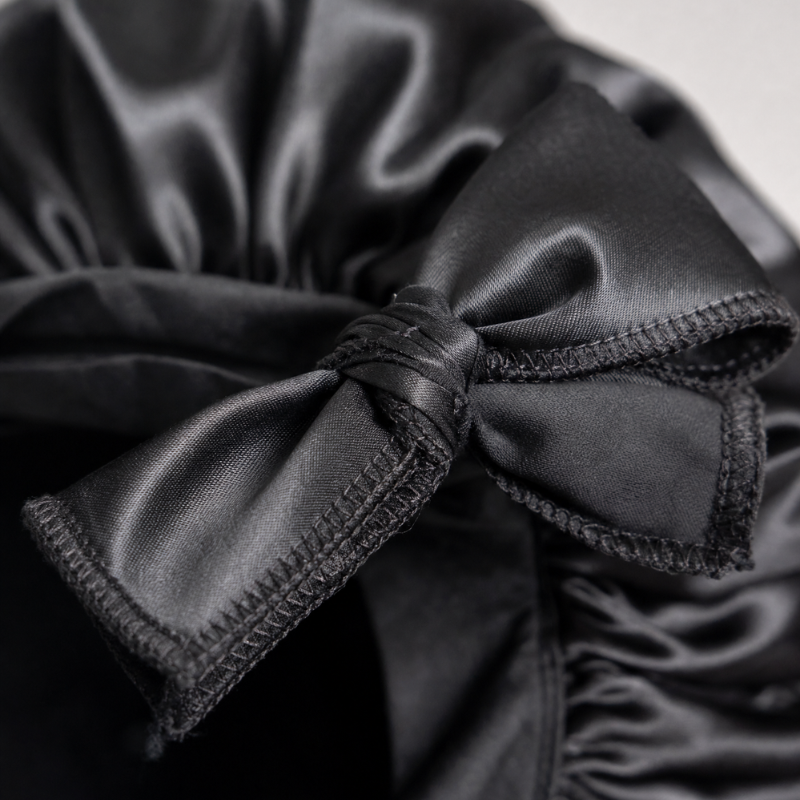 Verstellbare schwarze Satinhaube